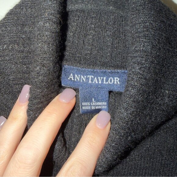 Ann Taylor 100% Cashmere Black Turtleneck Sweater Size Large - Picture 3 of 6